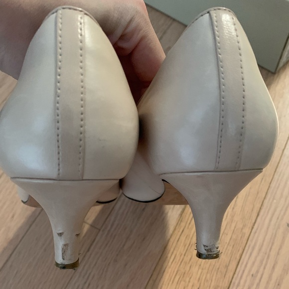 Clarks beige cream low heels US size 9 - Picture 3 of 9